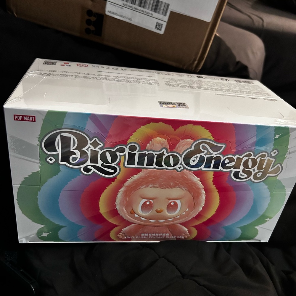 AUTHENTIC LABUBUs Pop Mart Big into Energy Figure